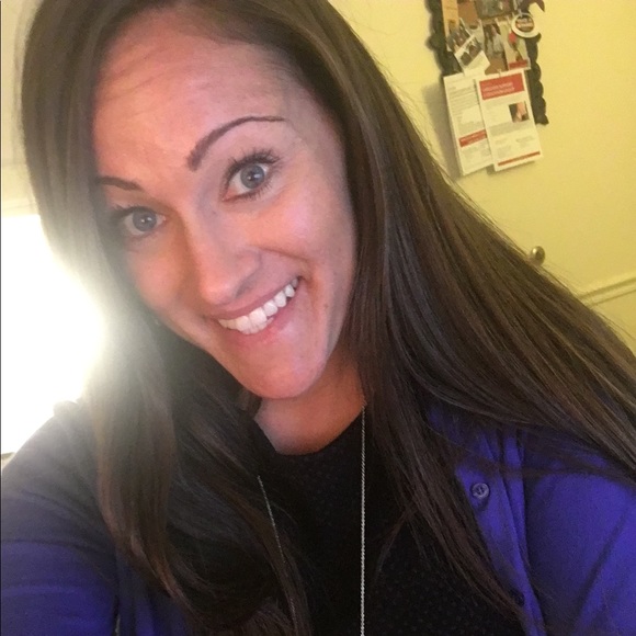 Meet your Posher, Christin - Picture 2 of 5